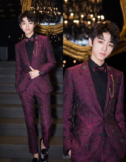 "西装小王子"王俊凯,不经意的动作都在撩动粉丝的心!