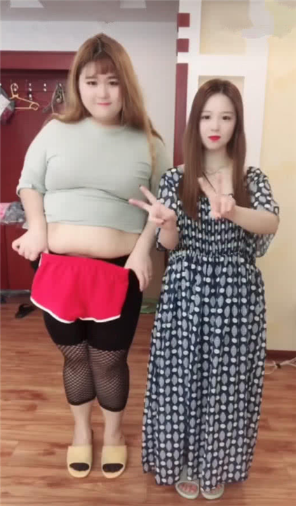 胖女孩vs瘦女孩,交换变装后"辣眼睛",00后:接受现实吧