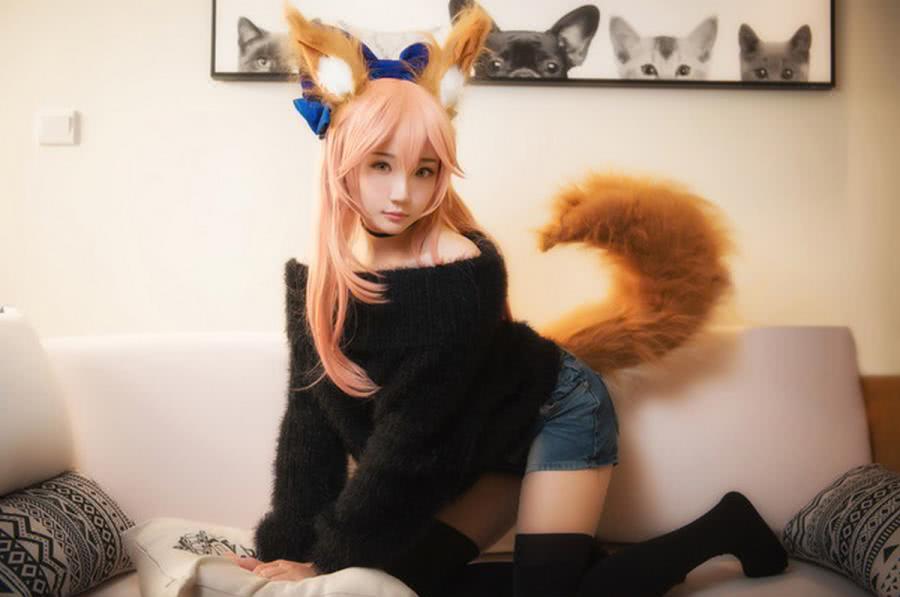 cos精品毛衣玉藻前,兽耳黑丝福利,小姐姐狐狸尾巴太大藏不住啦