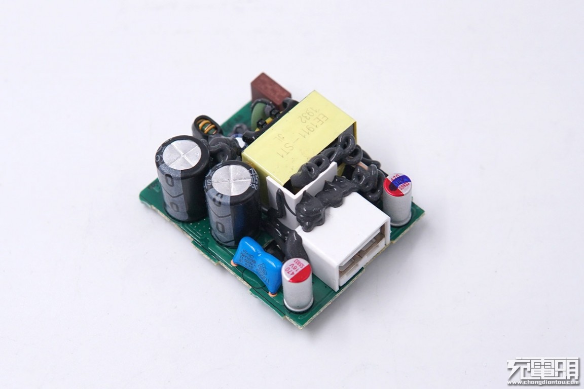 拆解报告:mi小米18w qc3.0快充充电器mdy-10-ed