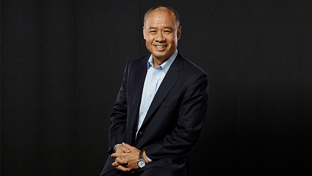 55岁李宁真幸福!身价超过100亿不说,12岁女儿已成大美女