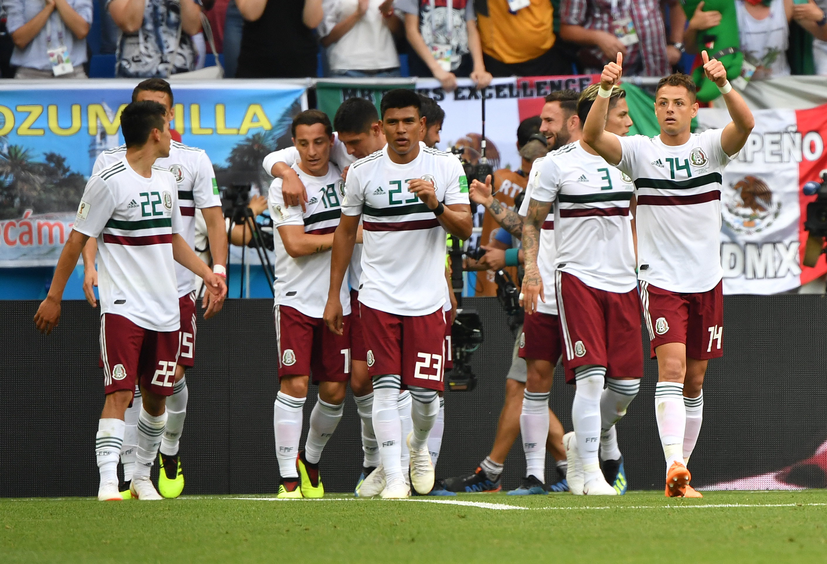 足球——f组:墨西哥队贝拉点球破门(4)