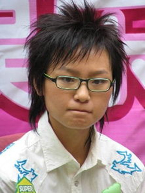 超女周笔畅瘦掉二十斤,颜值开挂,但是却毁在了她不会穿衣服