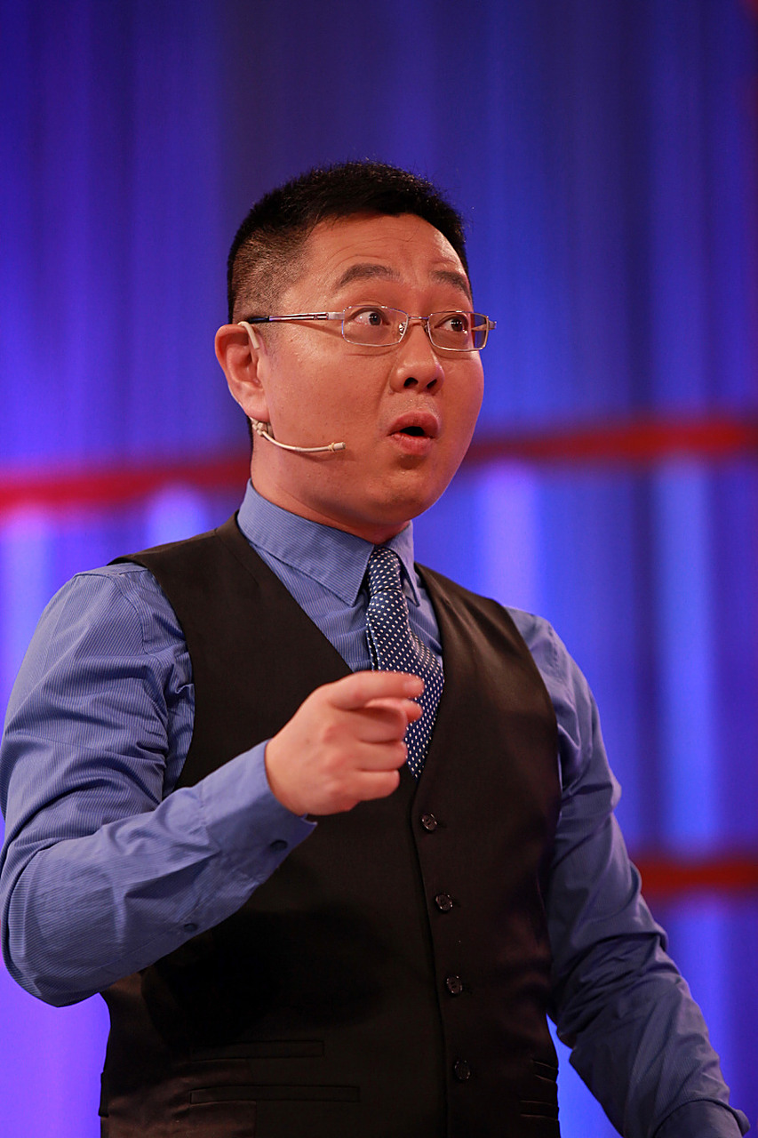 娱乐圈向来充满了各种调侃与戏谑,而最近李诞对张绍刚的公开怼击也