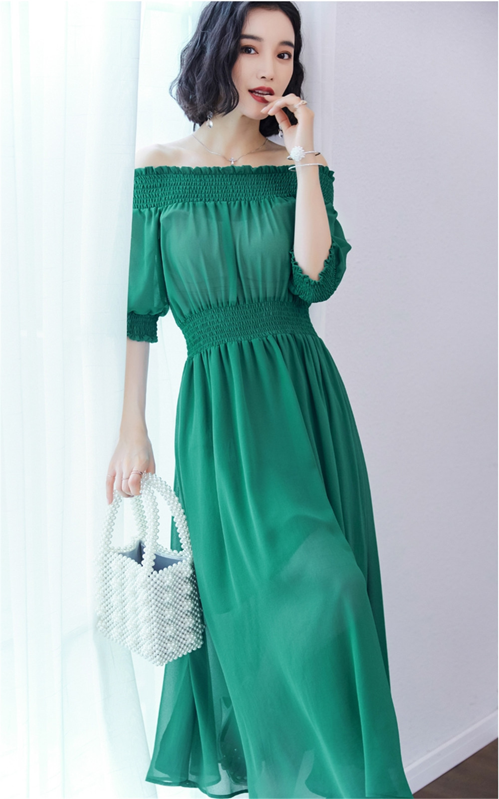 30岁女人别穿暗色了,越穿越显老!这五款墨绿连衣裙,优雅上档次