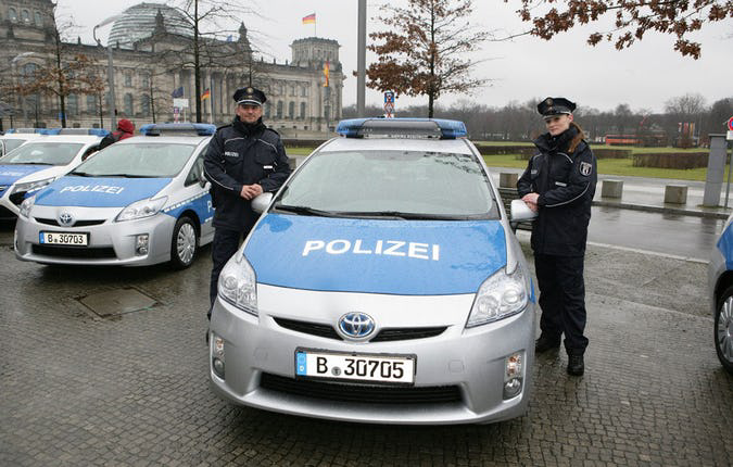 德国警车出警图片