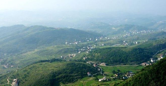 涟源市领导到安平镇金峰村指导脱贫攻坚