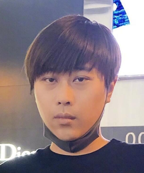 uu曝光五五开近照,面无表情脸色憔悴,还是b站的五五开有意思