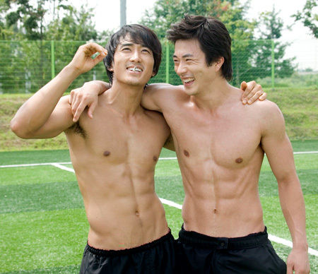 魅力型男宋承宪和苏志燮,同样肌肉身材,帅气不减当年