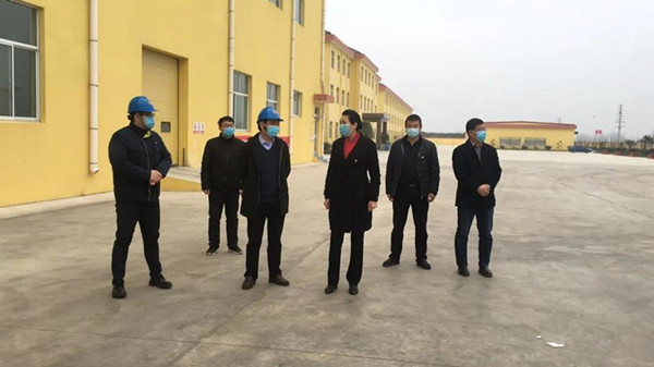 正阳县刘艳丽深入产业集聚区调研指导企业复产复工和疫情防控工作