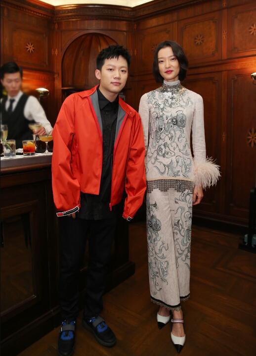 猛料!pgone当晚下车买避孕套 被爆让女同学怀孕后就不管了