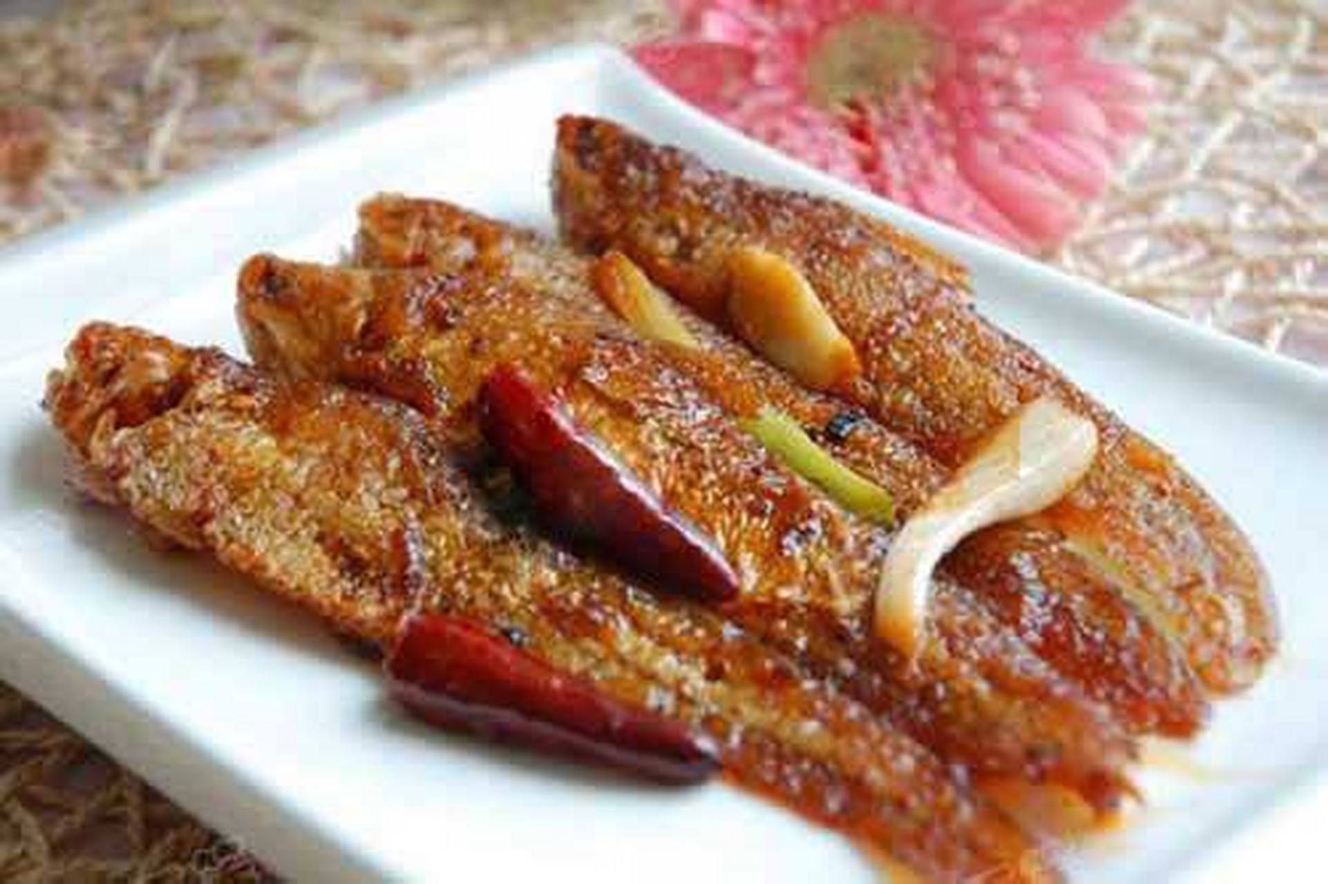 沉蕴千年最美邯郸##百城百味#圣旨骨酥鱼,顾名思义就是这道鱼成品骨