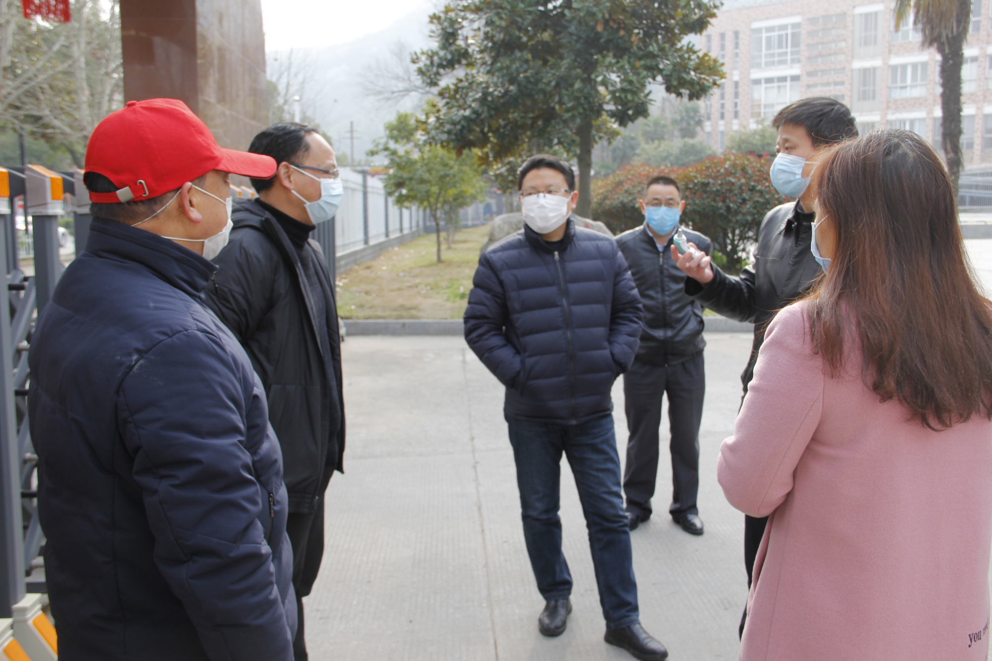 郑国珍莅临金寨二中指导抗疫及线上教学工作