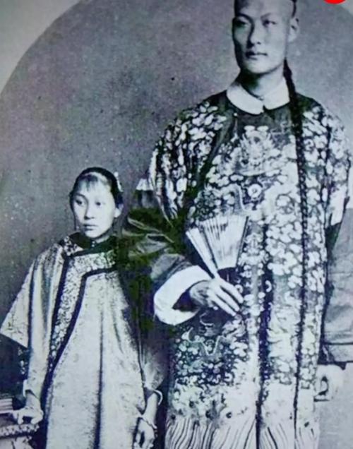 晚清长人詹世钗到底有多高,娶洋人妻子,他的后人身高怎样?