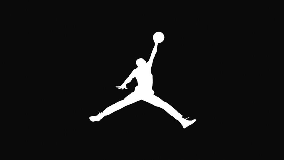 效仿乔丹经典标志,c罗倒钩动作被设计成logo