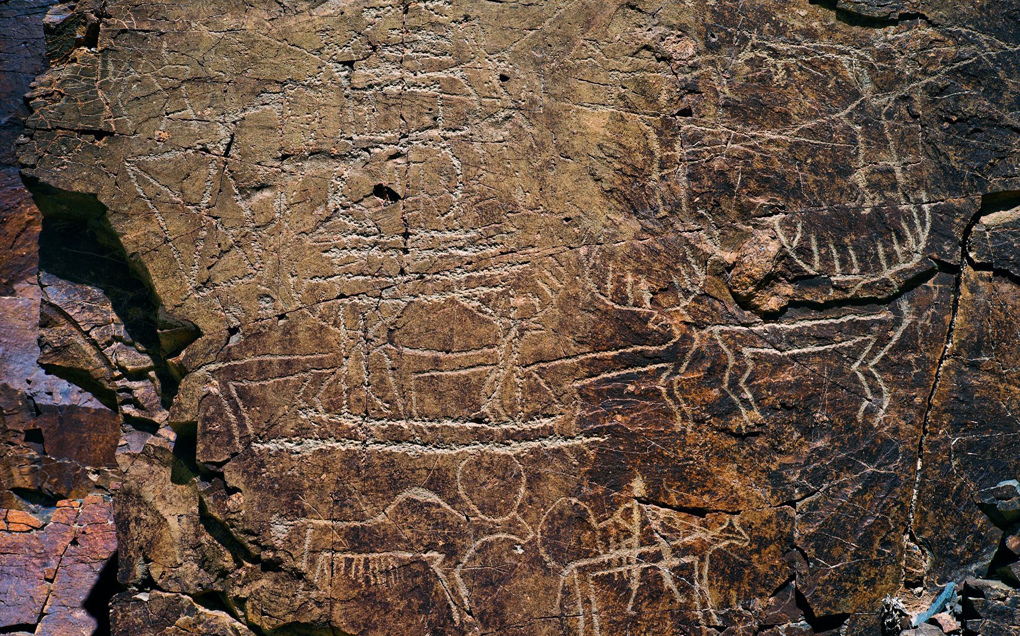 与日土县其它岩画不同,塔康巴岩画以人物为主.