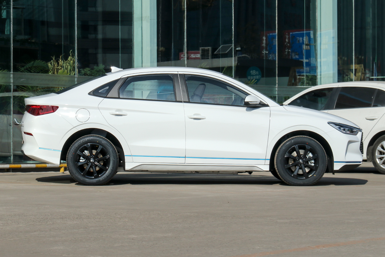 2020款比亚迪e3 400出行版