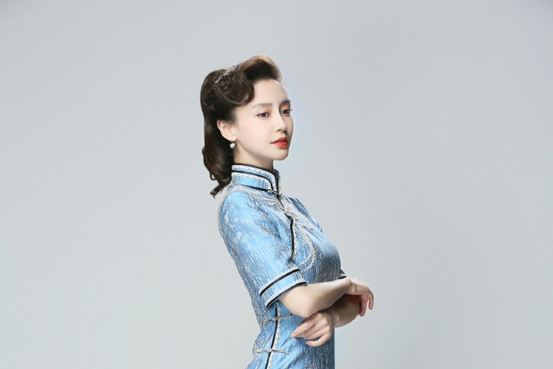 angelababy《王牌对王牌》旗袍造型曝光,身材纤瘦的杨颖穿出了婀娜的