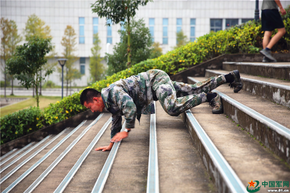 体能考核"00"后新兵能hold住吗?