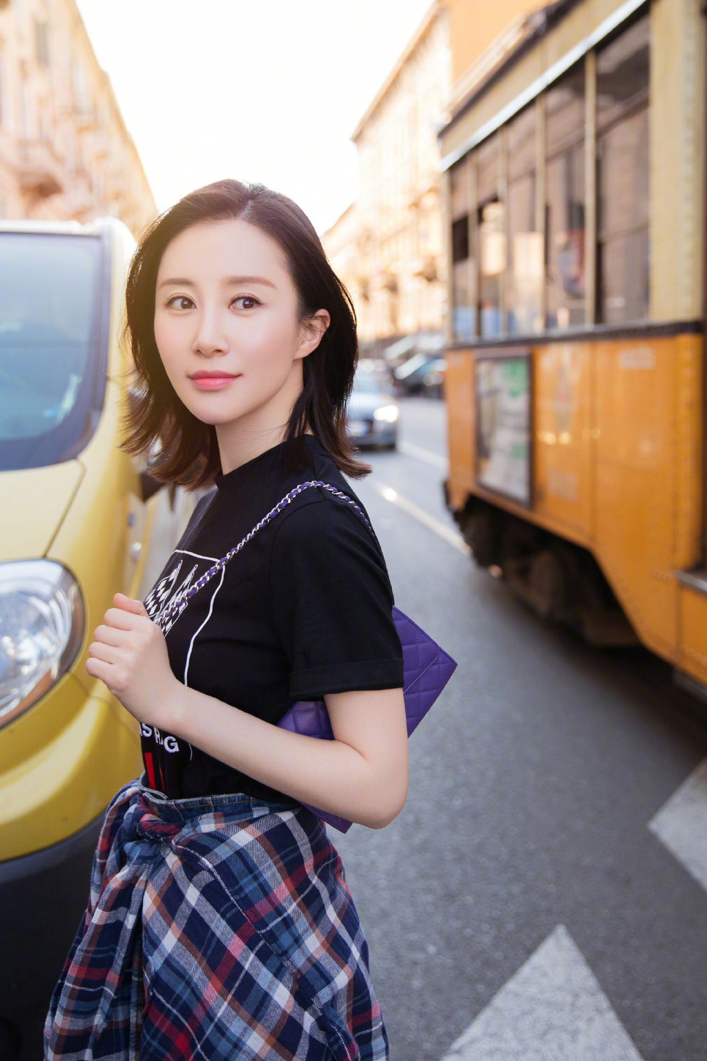 这些年来,舒畅的样子没有太大变化,而且看起来仍然非常美丽,浅蓝色