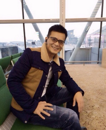 黄日华中年生活照,笑容依旧迷倒众生.