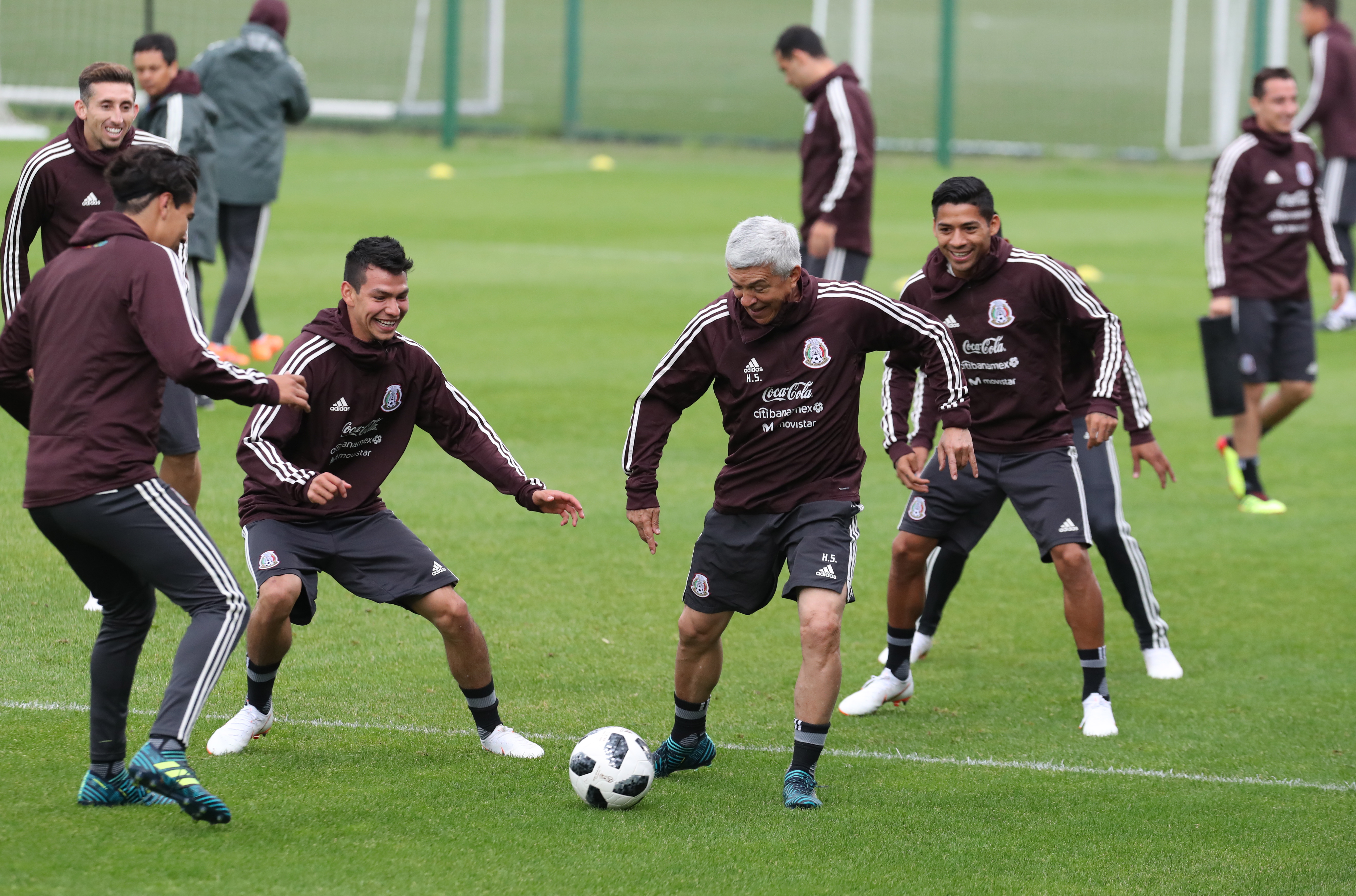 足球——世界杯:墨西哥队赛前备战(3)