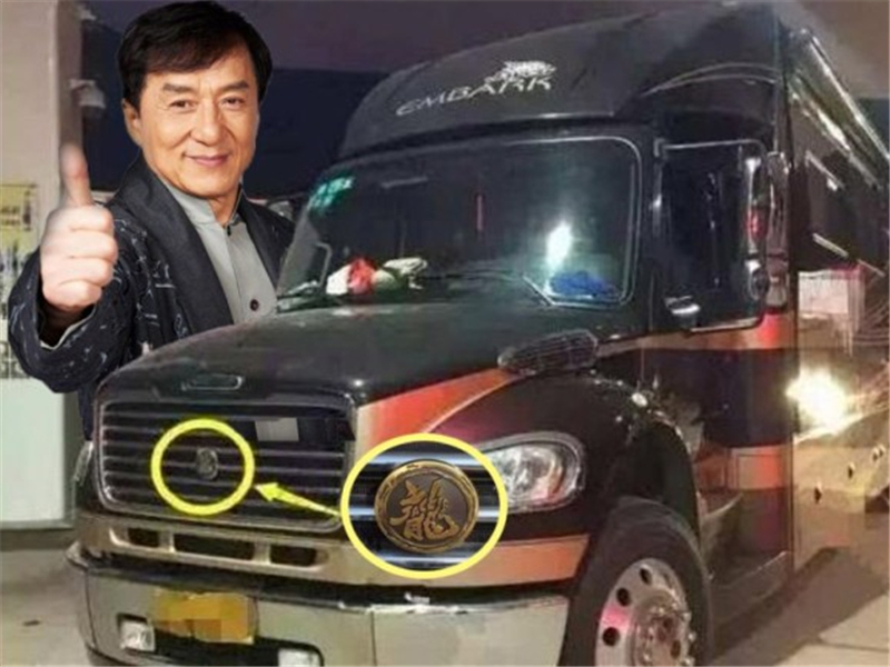 功夫巨星成龙身价百亿,豪车数量,为何偏偏喜欢这辆破suv?