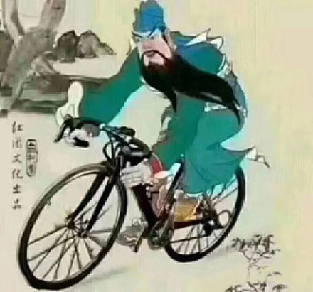 搞笑gif:本来还会走路的,军训后就连最基础的走路都不自然了