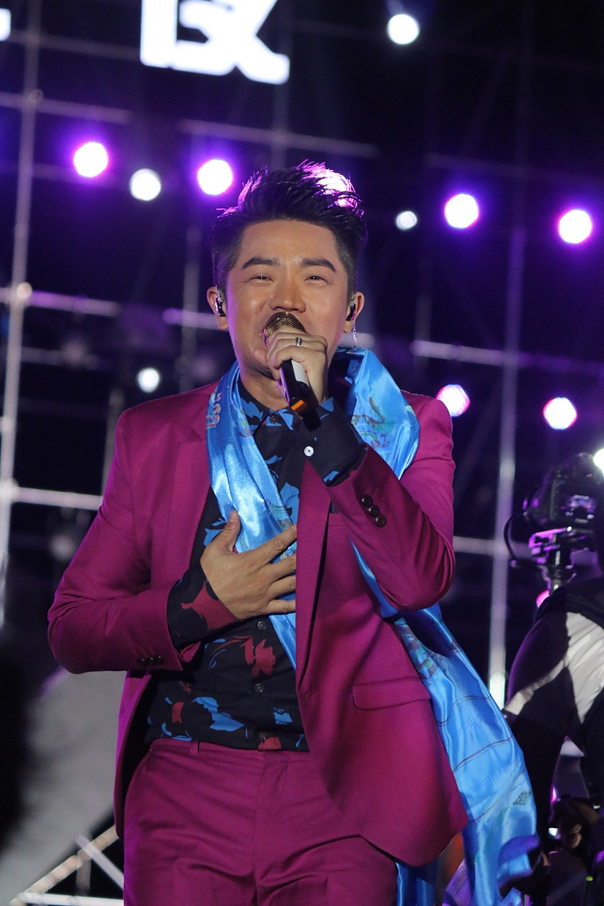 曾毅竟然50岁#  很感叹时光匆匆,喜欢的明星已然50岁了.