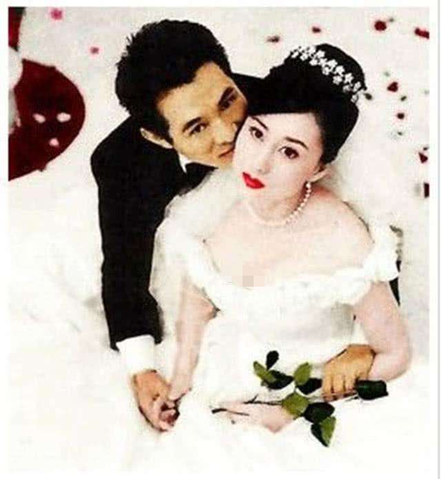 李连杰第二任老婆,曾为她决裂前妻净身出户,今依旧美艳