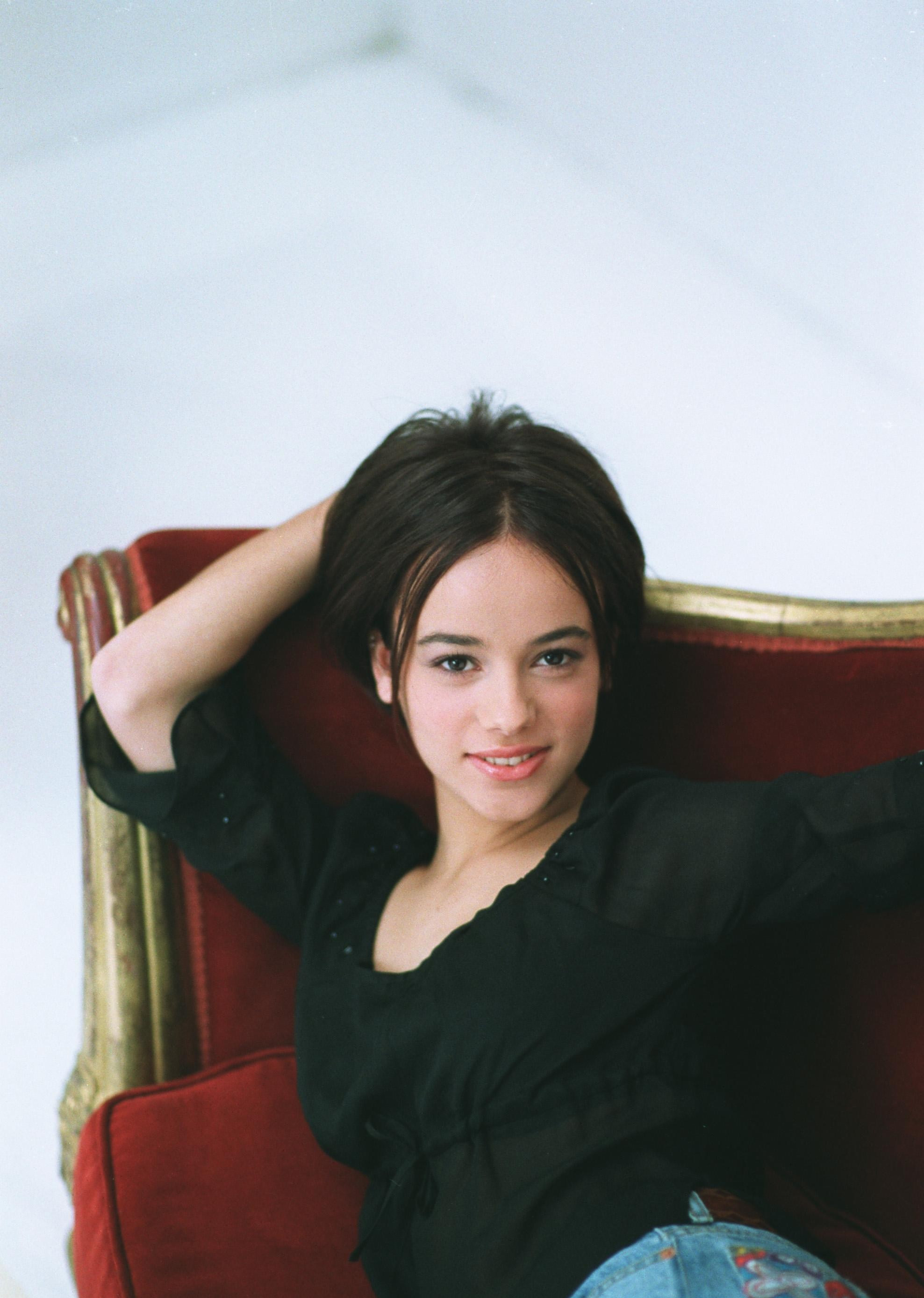 1984年8月21日,艾莉婕出生于法国南部的科西嘉岛海港城市阿雅克肖.