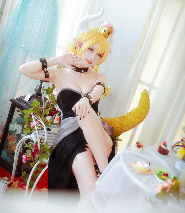 《新超级马里奥》大反派库巴cos,一身萌点的龙公主让人无法自拔