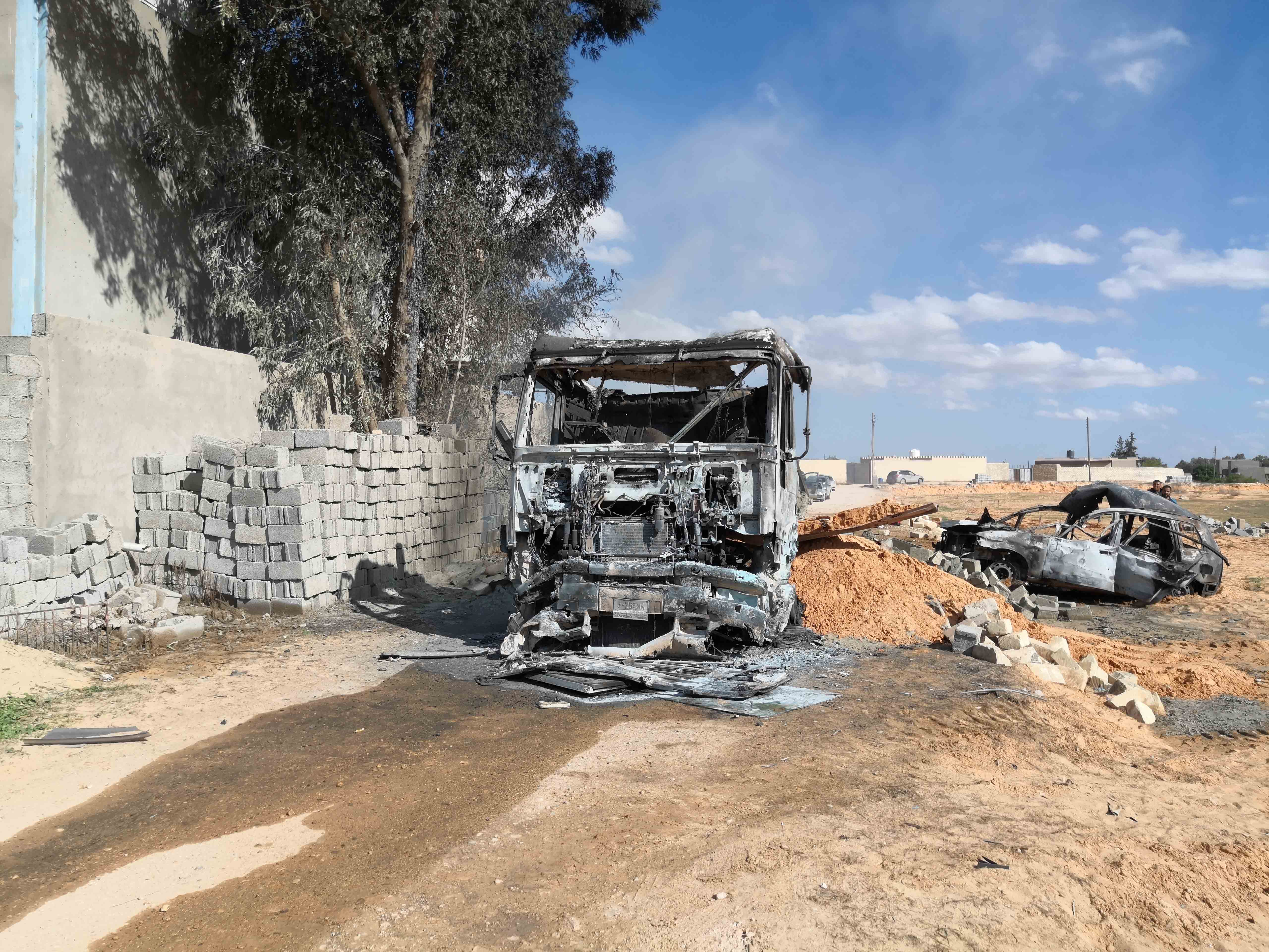 利比亚首都南部遭空袭致7人死亡(4)