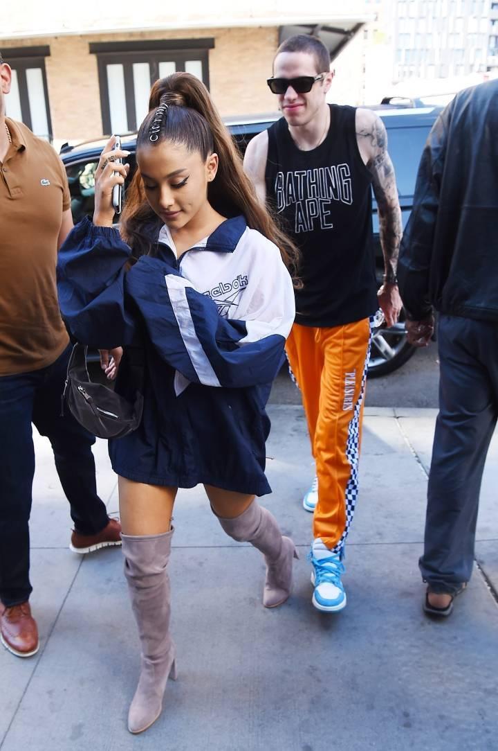 当红歌手a妹新专辑破纪录,更让人惊艳是身高152公分天天穿出170