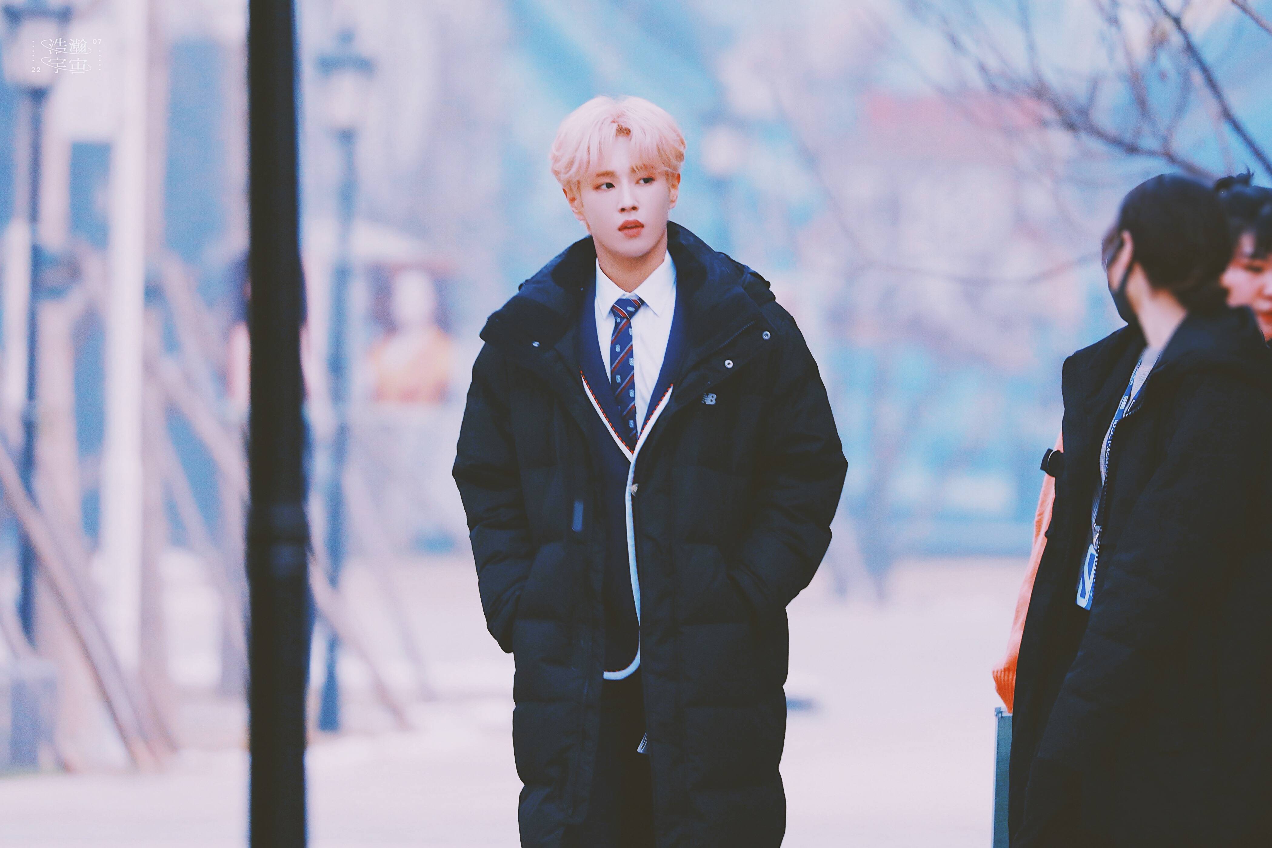 李汶翰被"邪恶力量"驱使,躲避镜头不敢直视?粉丝:哥太硬核了