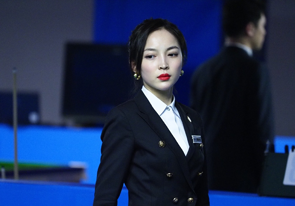 台球女神王钟瑶微博晒情书,又有疯狂球迷追求,这次该怎么选择?