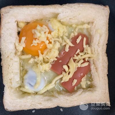 3,撒满马苏里拉奶酪
