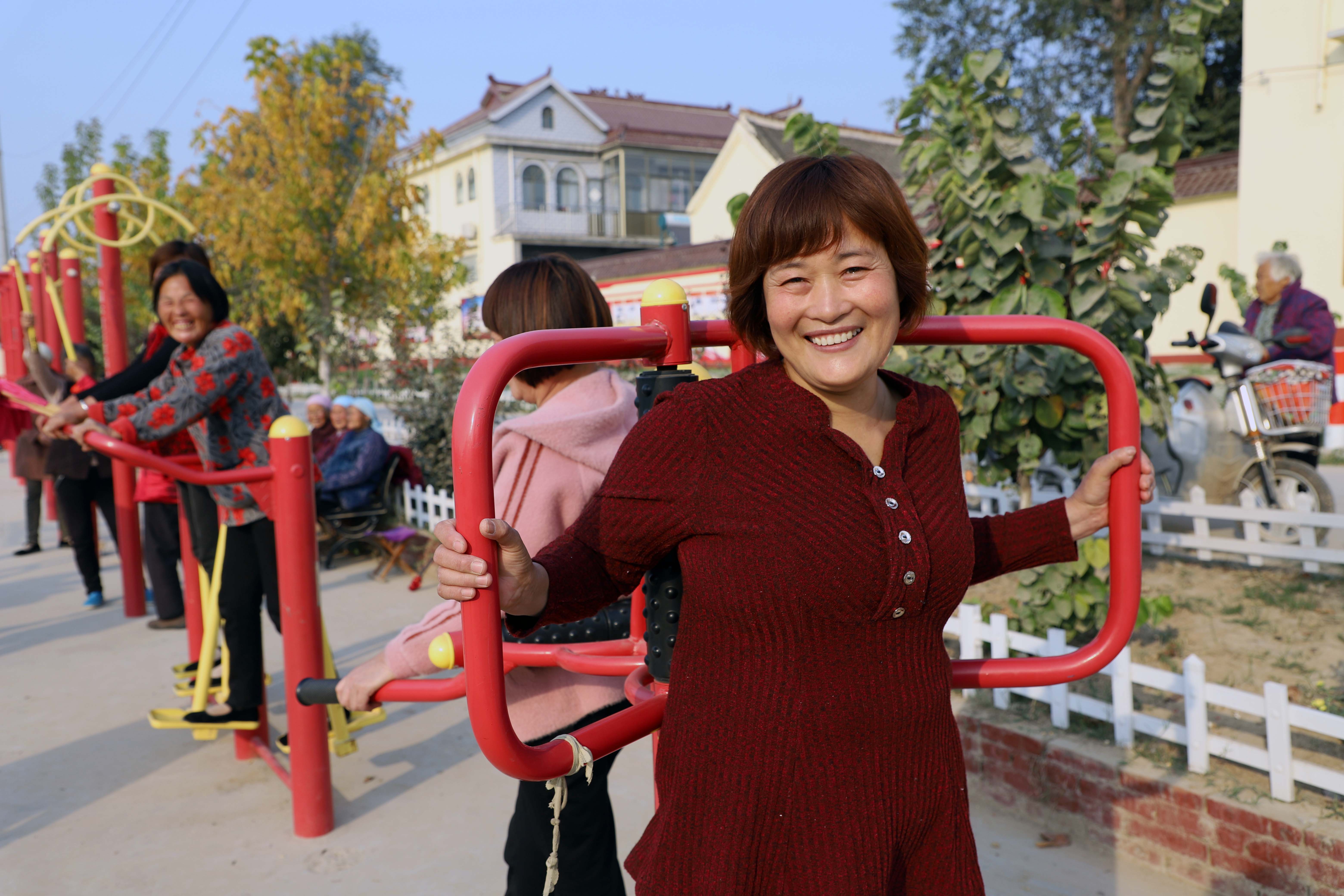 告别昔日村庄旧貌,建设美丽乡村康庄,村民们都笑开颜