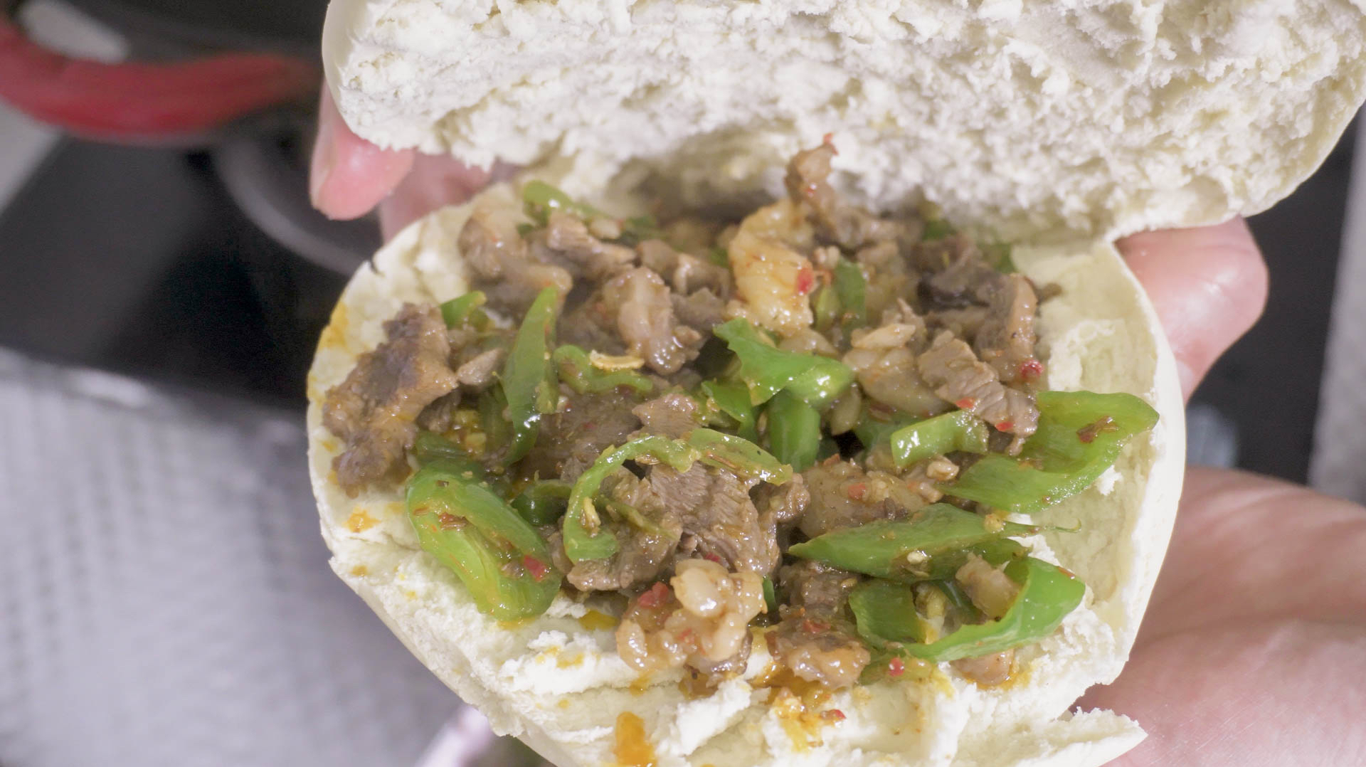 制作西安夜市经典肉夹馍:孜然炒肉夹馍,从原料到佐料详细攻略