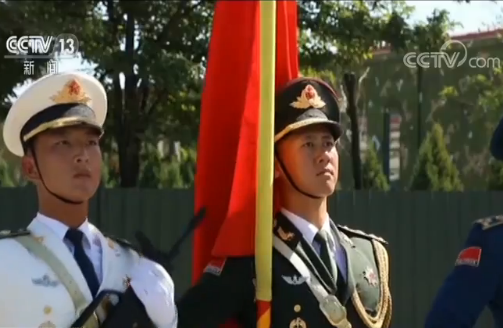 阅兵训练场丨擎旗手:对正标齐 引领方向