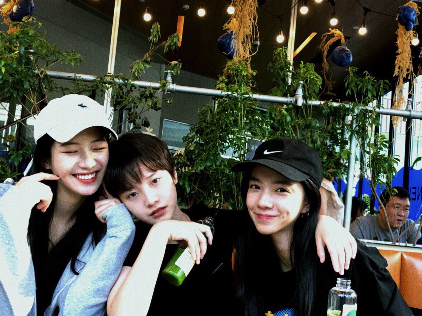 "乔英子"的好闺蜜,嘉行力捧的新人,00后庄达菲私服甜美又时髦