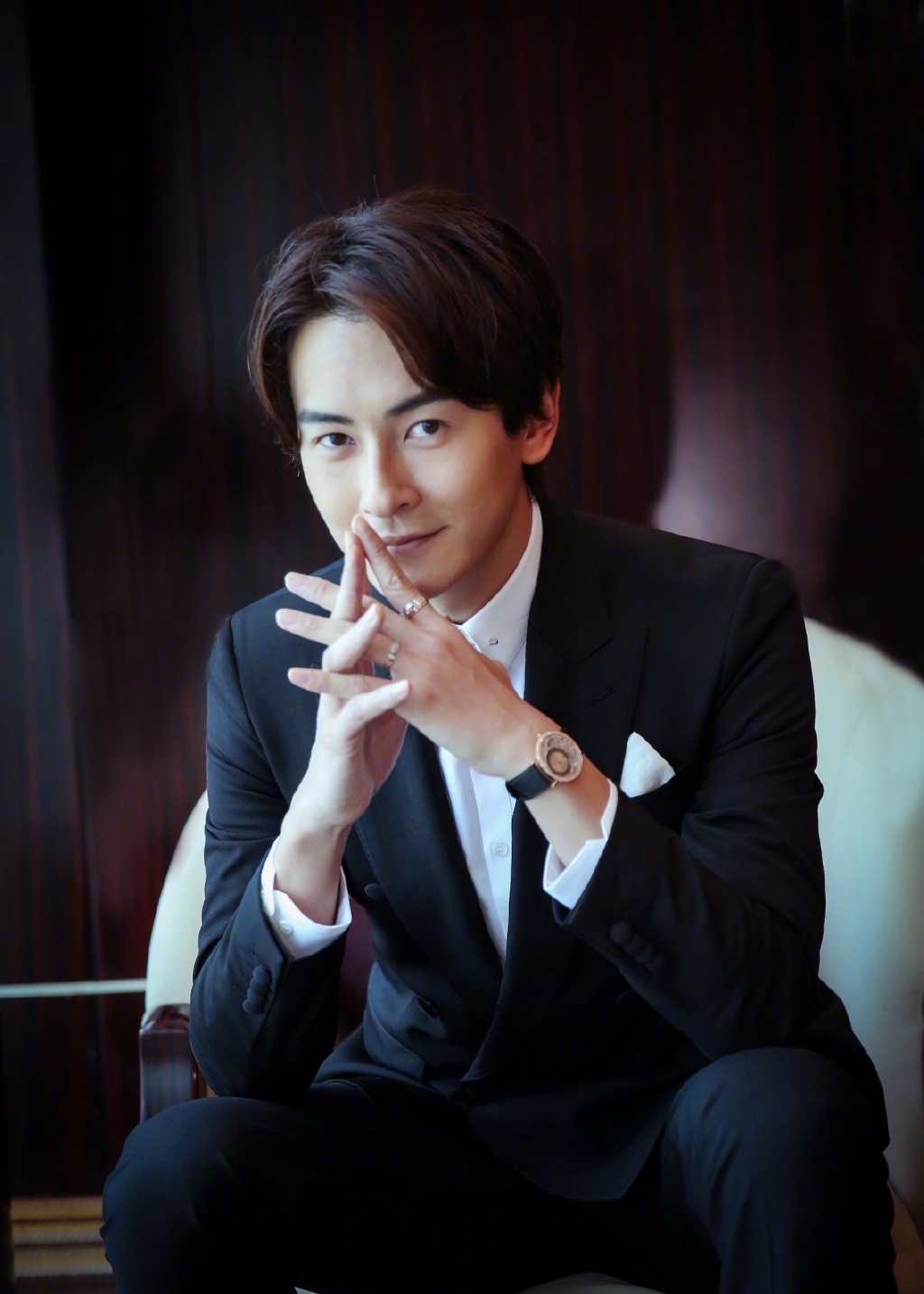 郑元畅有多帅?成熟稳重风度翩翩,尽显男人魅力!