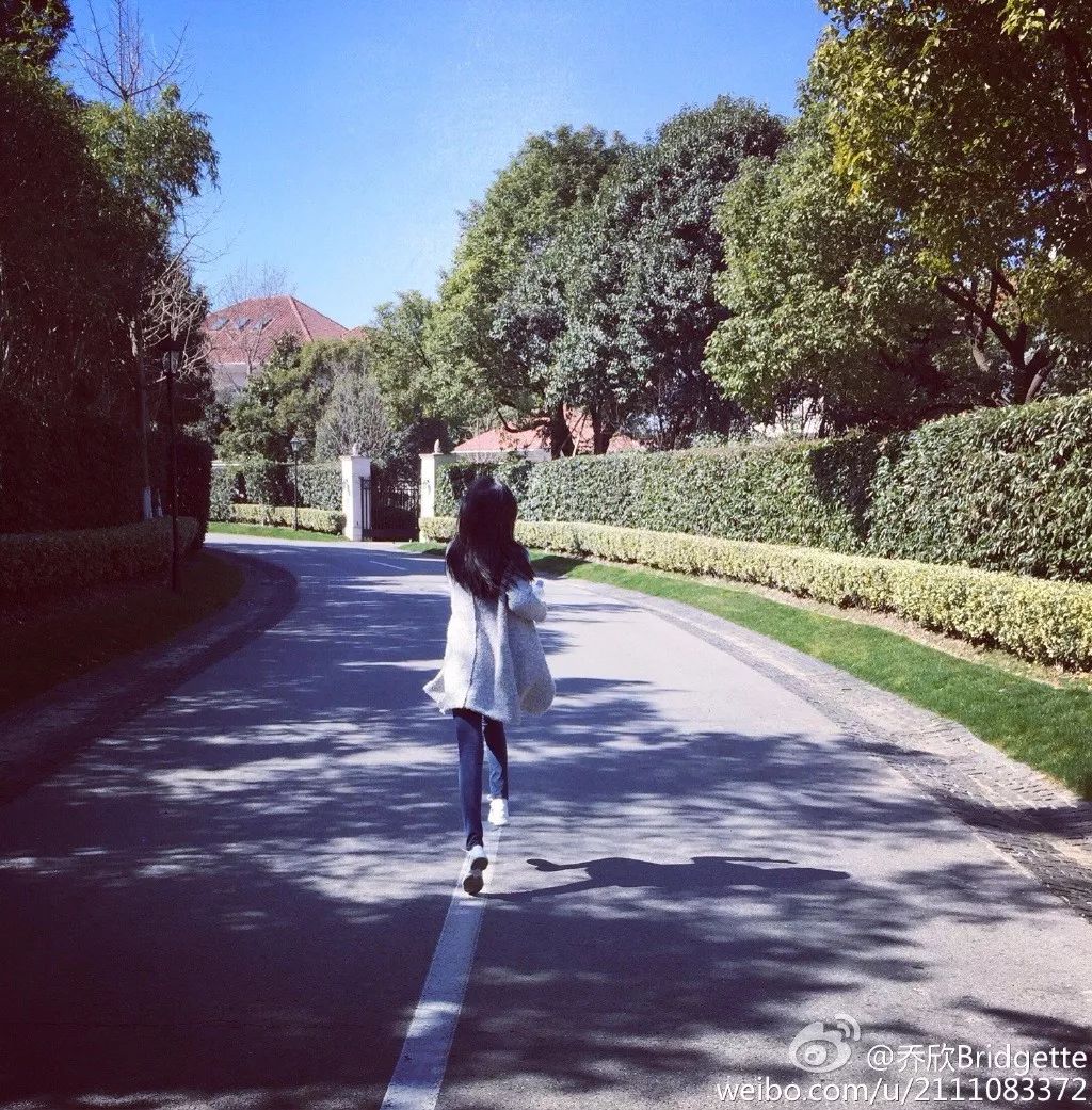 恋情被曝光,又被扒出富二代背景,她也太惹人心疼了吧