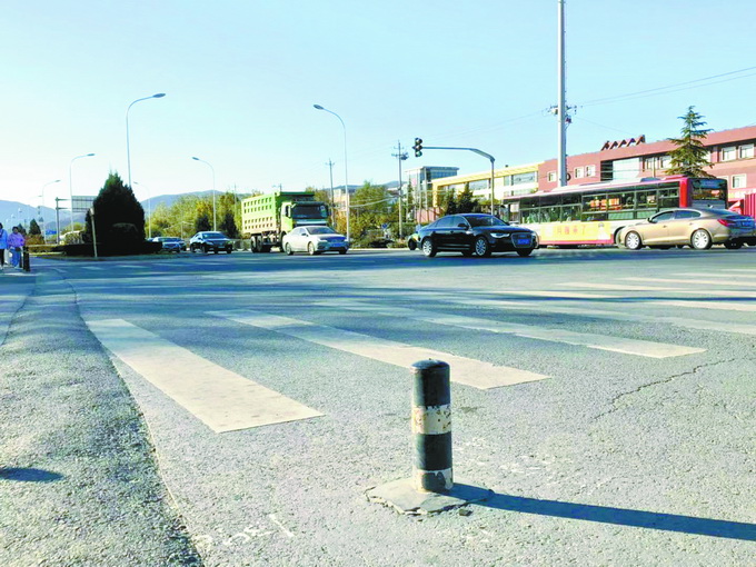 北京海淀西平庄路车祸 事故推手渣土车何以"疯狂横行"一年多?