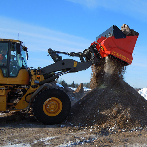筛分破碎铲斗主要原理:采用装载机或挖掘机的液压动力,铲车驾驶员在