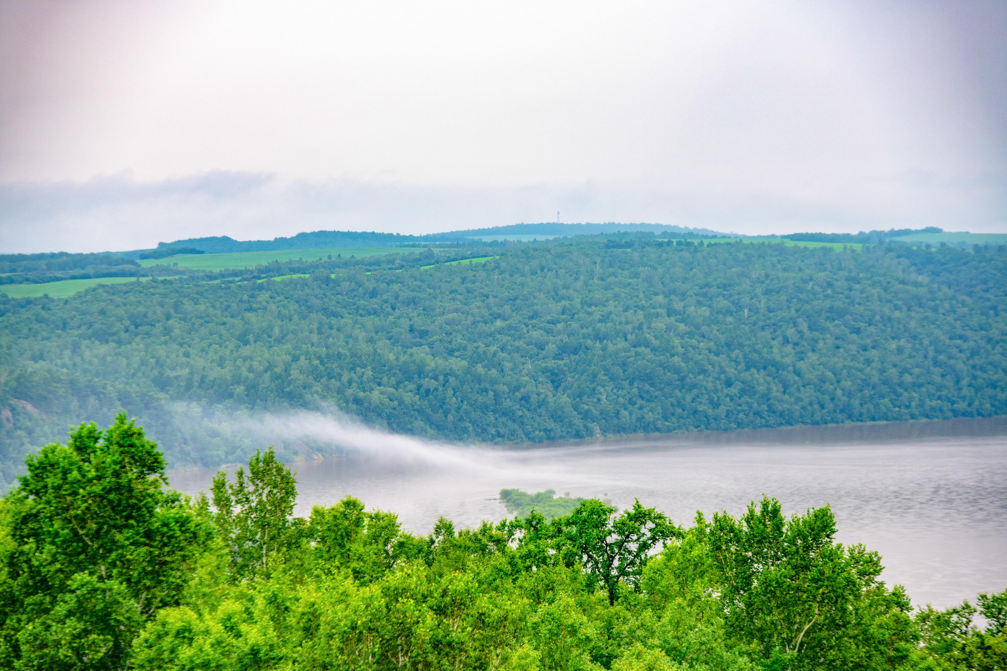 黑龙江最美的一段风景,青山碧水蓝天净土,宛如金庸的武侠世界!