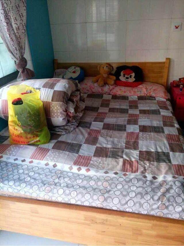 杭州农民工出租房,顶楼14平出租房还得两千,工资都给房东了!