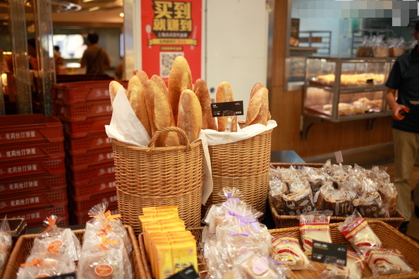 为什么超市宁愿把剩下的面包扔掉,也不送人,原因谁也想不到