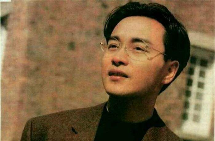 张国荣在台上调侃王菲打麻将,王菲无奈撒娇:不要为难我呐