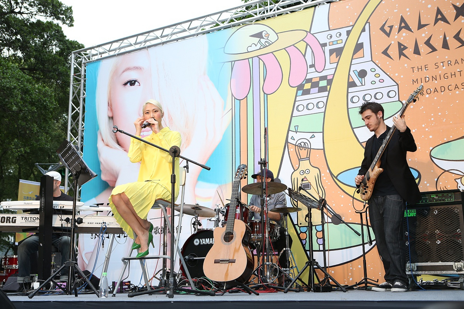 户外音乐会(outdoor concerts)  夏日的夜晚,户外音乐会令人期待.从爵